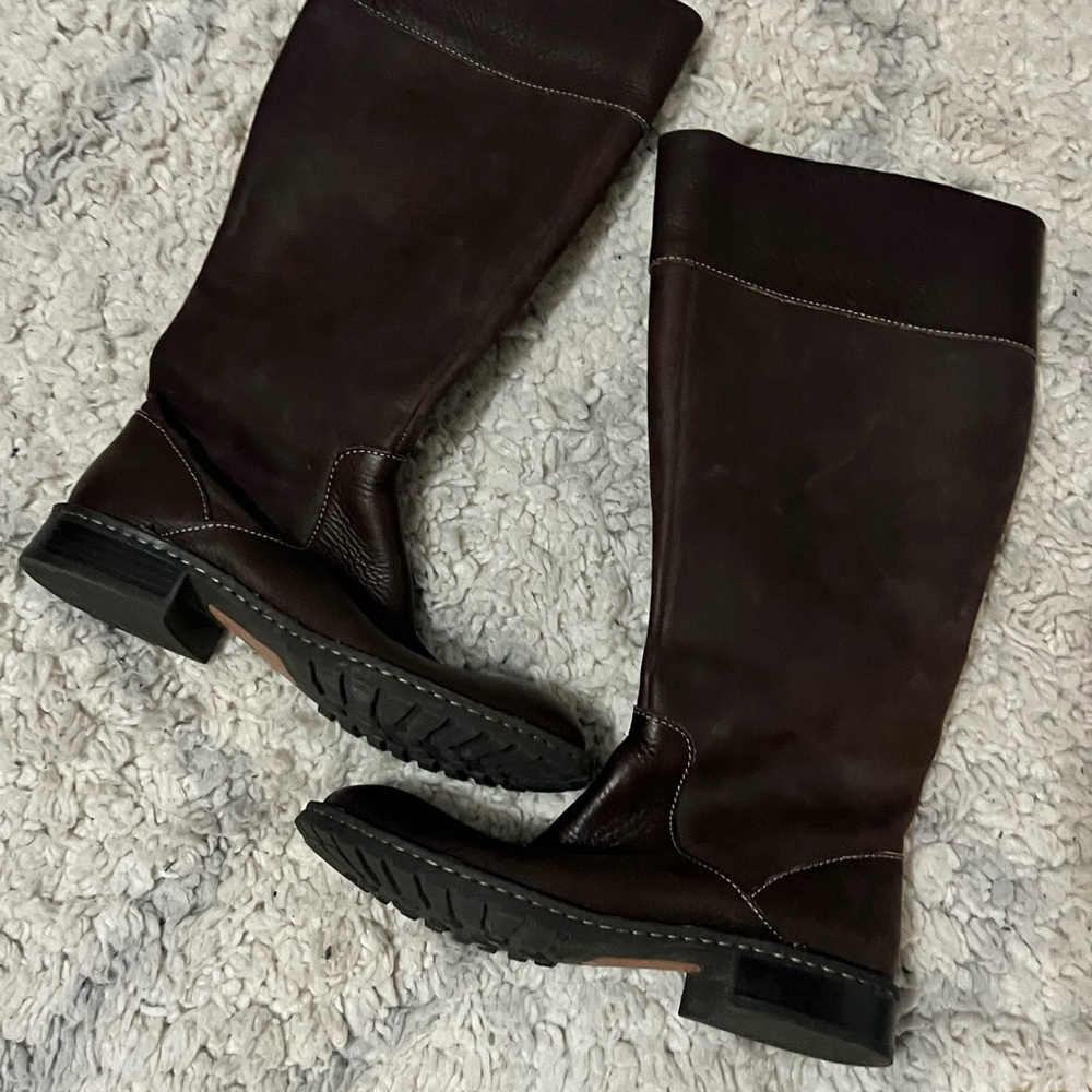Elegant Brown Born Boots